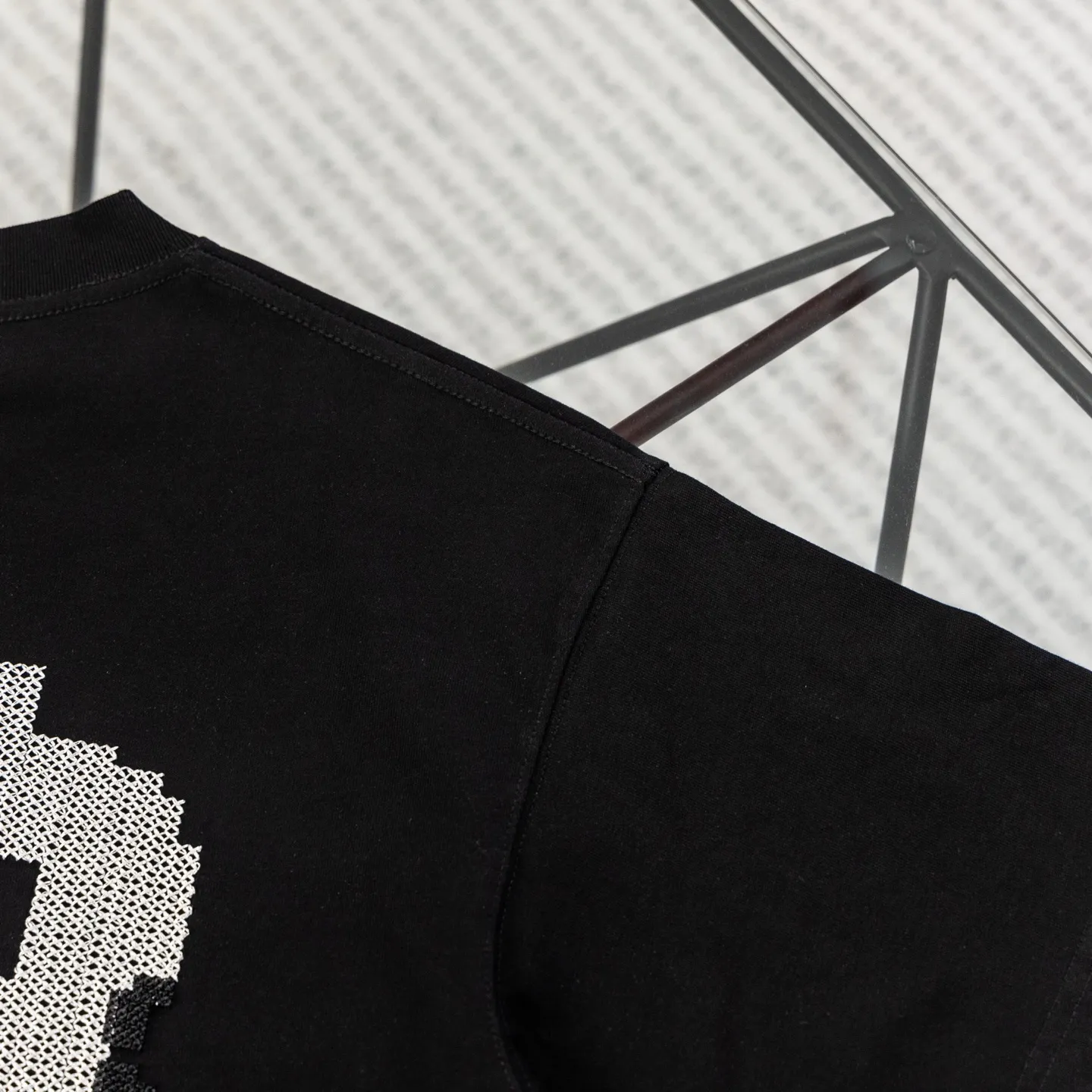 Balenciaga 26ss T T 。 • ： ， Red ， ； Same Style ， Black ， ， 。 • ： ， ， ； ， Breathable， 。 ： 、 ， ， ， 、 ， Versatile 。 Size：s—xl ：Black White